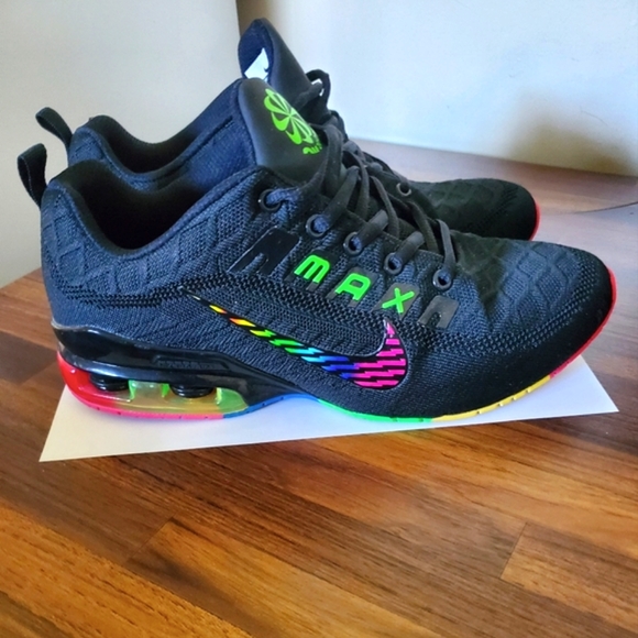 Nike Air Zoom Sneakers, Size Mens-8.5 or Womens-10, UNISEX - Picture 2 of 9